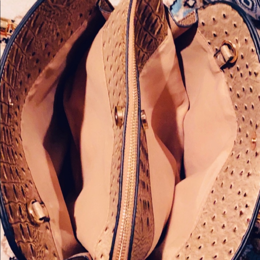 Handbag - Picture 6 of 11